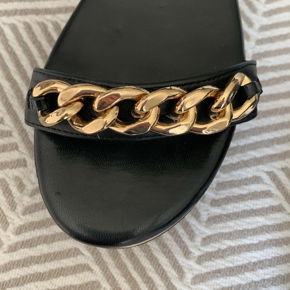 Guess black leather chunky platform sandals gold curb chain toe accent size 9 - Picture 11 of 11